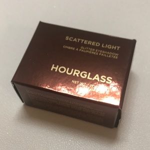 Hourglass scattered light eyeshadow